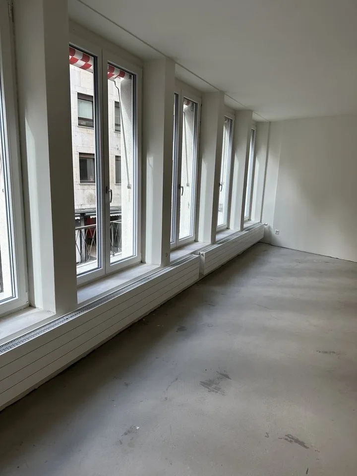 Point d'affaires : Espace de pratique/bureau moderne dans un emplacement de choix