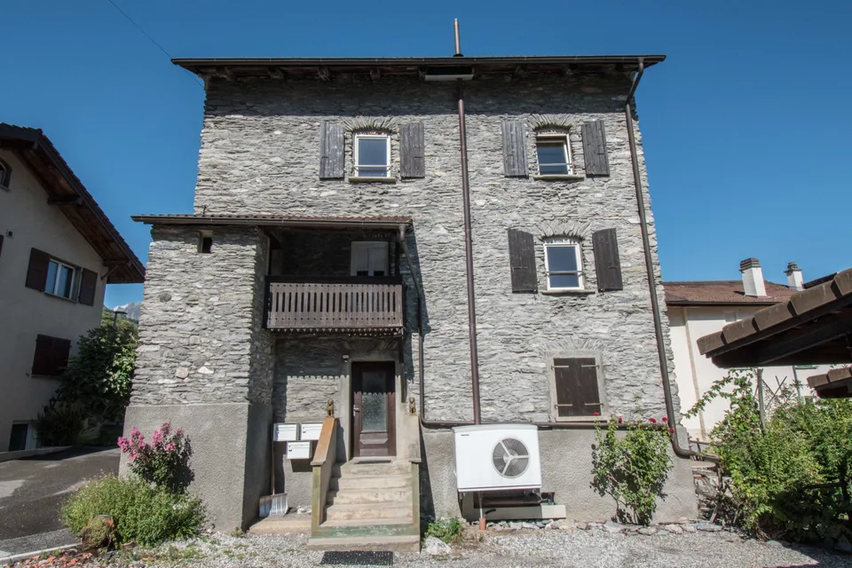 2,5 Zimmer in einem alten Haus in Vétroz