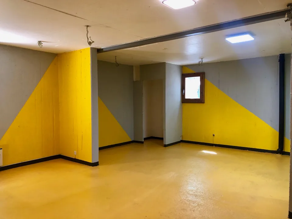 Sion, Stadtzentrum, Innenparkplatz mit Lagerraum
