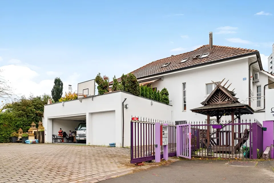 Exklusives, ruhig gelegenes Einfamilienhaus mit Pool zur Langzeitmiete