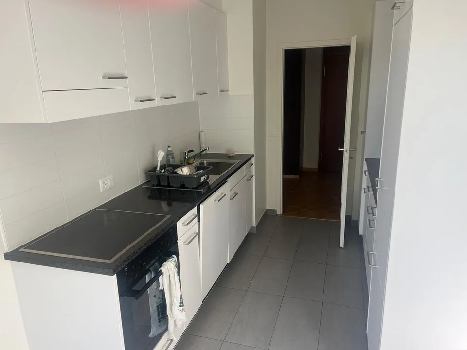 Stanza ammobiliata in condivisione con cucina