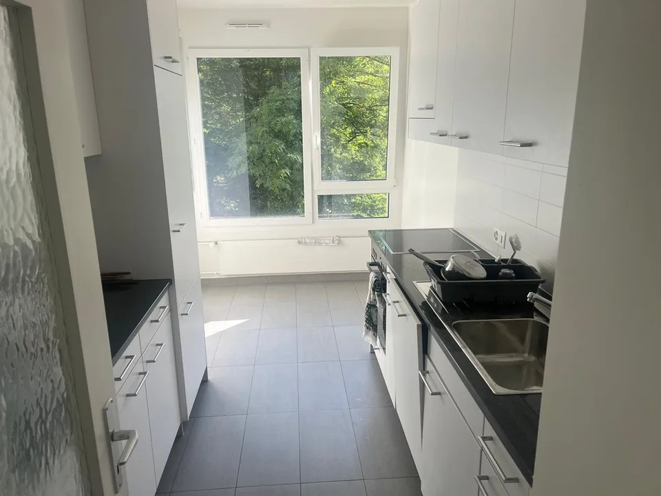 Stanza ammobiliata in condivisione con cucina