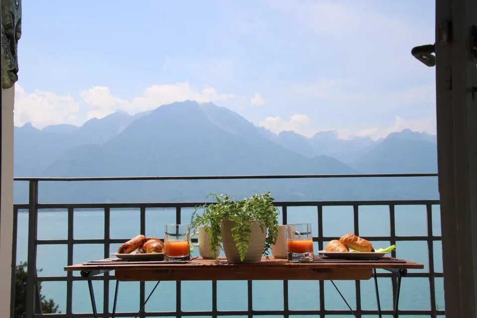 Frontline lakefront furnished Apartment  with Spectacular Views
