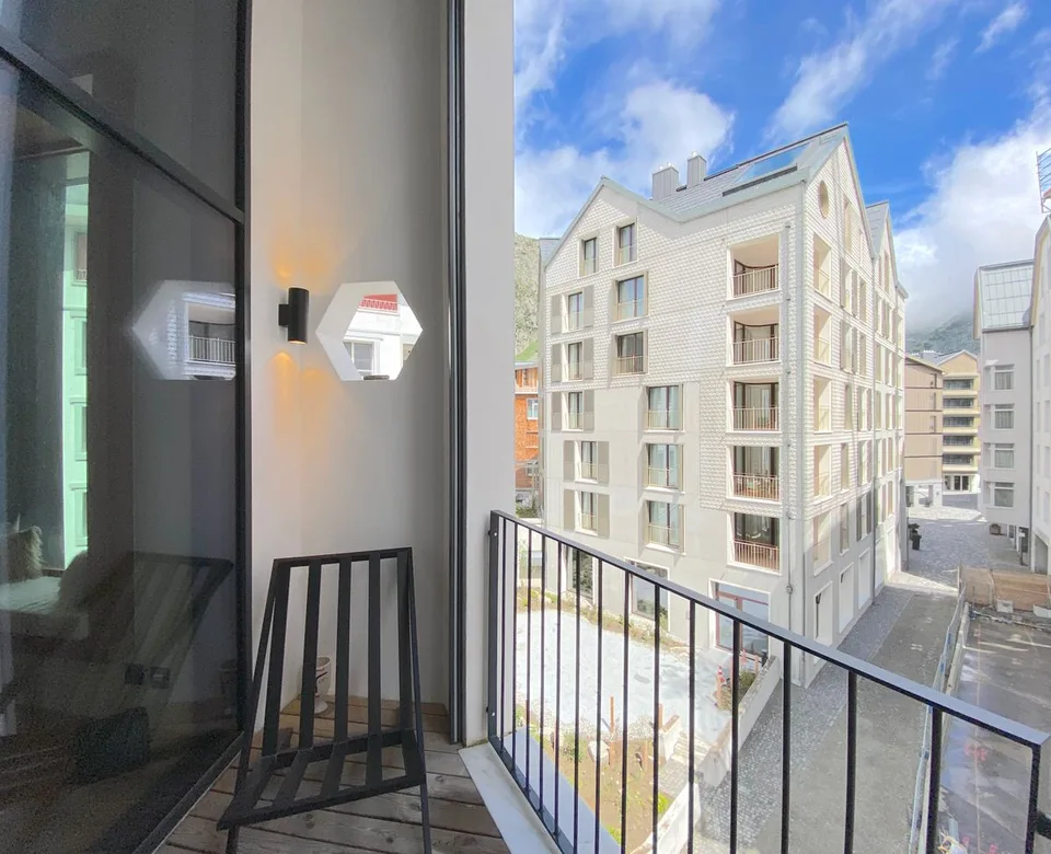 Esclusivo appartamento di nuova costruzione di 3.5 locali in affitto nel cuore di Andermatt Reuss