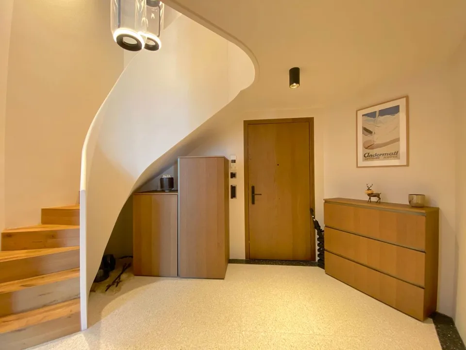 Esclusivo appartamento di nuova costruzione di 3.5 locali in affitto nel cuore di Andermatt Reuss