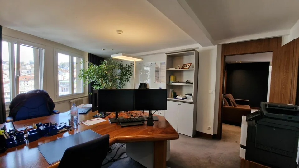 Bella superficie amministrativa di 354m² nel cuore di Losanna: Place Saint-François!