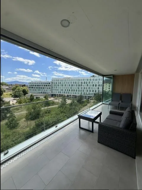 In affitto - Appartamento di 4,5 locali con loggia e giardino d'inverno a Nyon