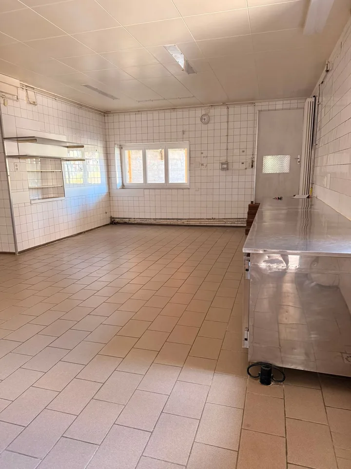 Opportunità unica a Vallorbe: panetteria con Tea-Room, laboratorio e appartamento.