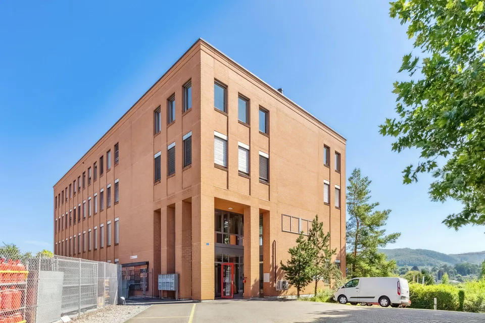Grosszügige Bürofläche im 2. OG an zentraler Lage in Reinach (BL)