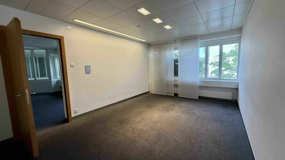 Uffici e spazi per pratiche moderni in una posizione centrale a Flawil 92 m².