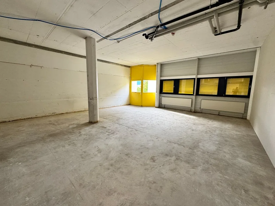 Vos ateliers industriels ou stockage - Dépôt - de 40 m2  à 230 m2 au prix de 210 CHF le m2/an