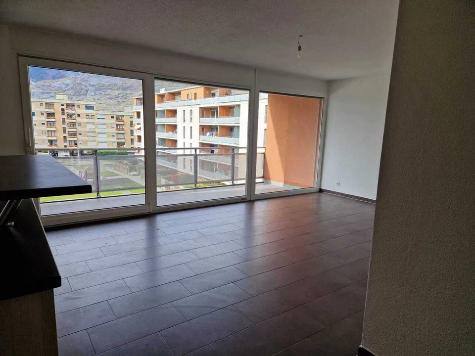 Bel appartement de 4,5 pièces avec balcon - Conthey