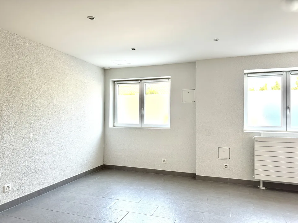 Erdgeschoss - Lokal / Büro / Depot in Uvrier