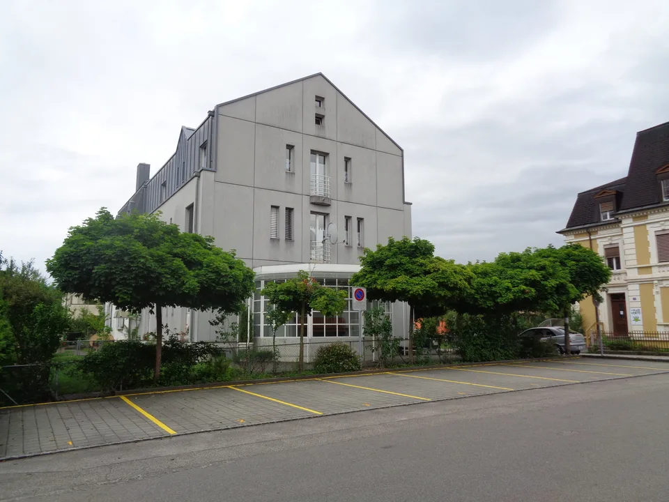 Parking extérieur dans la ville de Delémont à louer