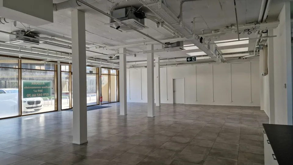 Letzte teilbare Gewerbefläche von 269 bis 739 m2 in einem dynamischen, sich entwickelnden Gebiet.