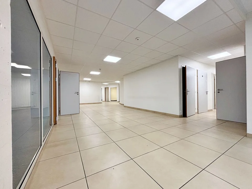 Außergewöhnlicher Geschäftsraum im Zentrum von Nyon – Foto 11 von 13