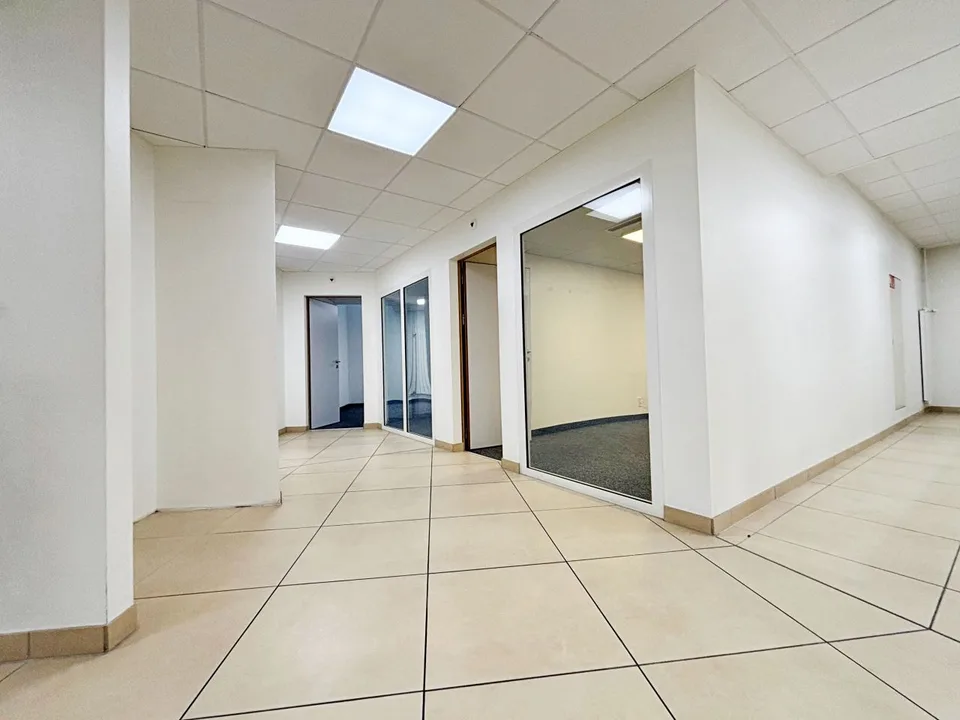 Außergewöhnlicher Geschäftsraum im Zentrum von Nyon – Foto 9 von 13