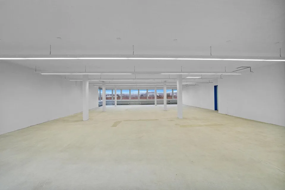 "Praktische Gewerbefläche mit 1'000 kg/m² Bodenlast - Aussicht inkl.!"