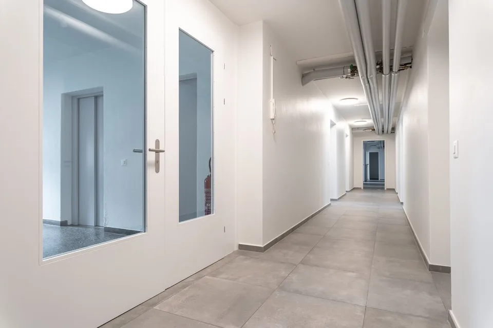 Spazio commerciale spazioso al 1° piano in posizione centrale
