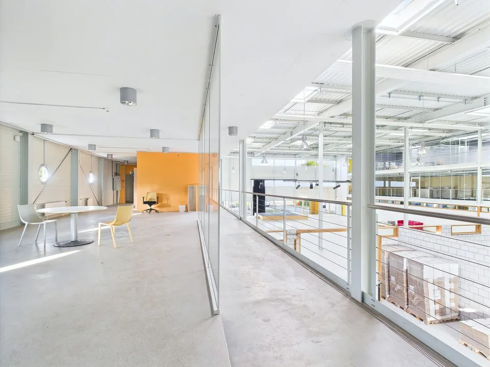 Spazi per uffici nel quartiere industriale a partire da 144m2 – foto 3 di 9