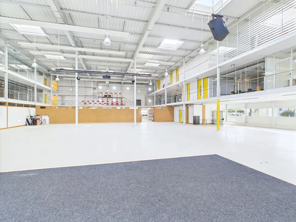 Sales area and office space in the industrial district from 144m2-686m2 – photo 7 of 19