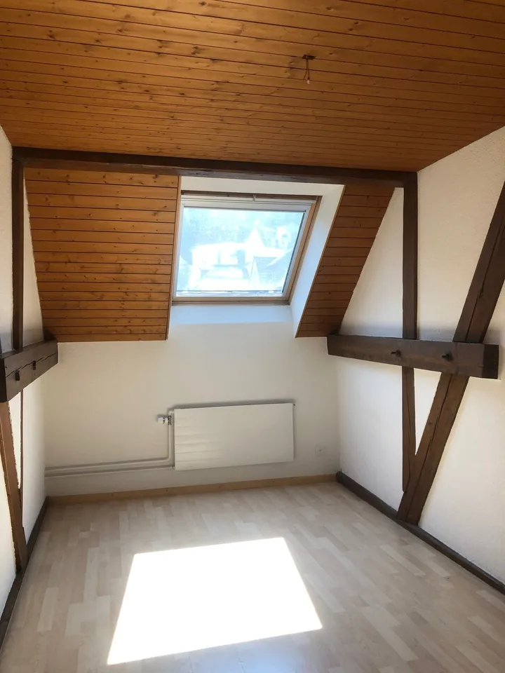 Charmante 3,5-Zimmer-Dachwohnung an zentraler Lage