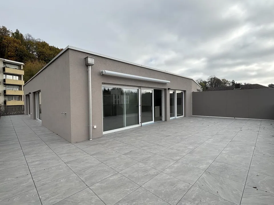 Zu vermieten ? Superbe Attique von 3.5 Zimmern mit großer Terrasse