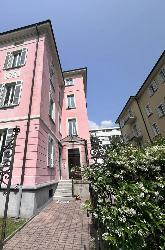 Rental apartment 5.5 rooms completely renovated in an old house - privileged location