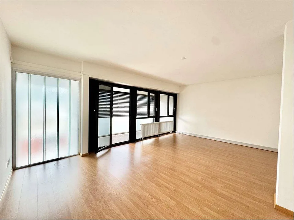 Bureau spacieux en penthouse à Lugano, emplacement central avec un fort passage piéton