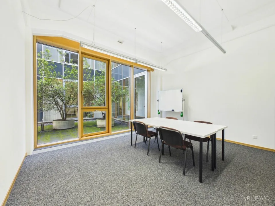 Vielseitiger Arbeitsraum im EG