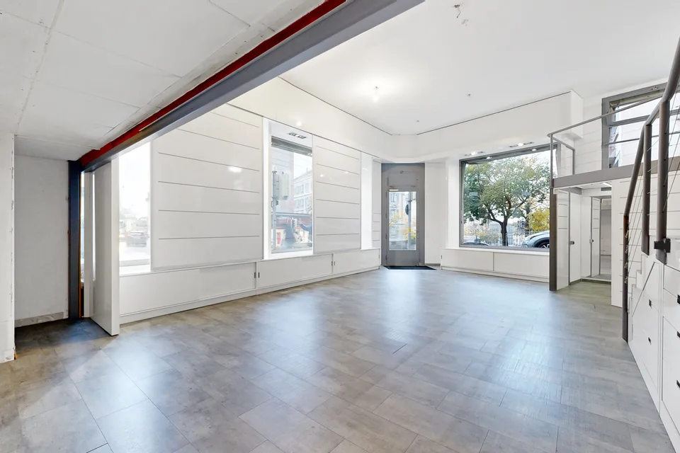 Commercial Arcade in the Heart of Lausanne!