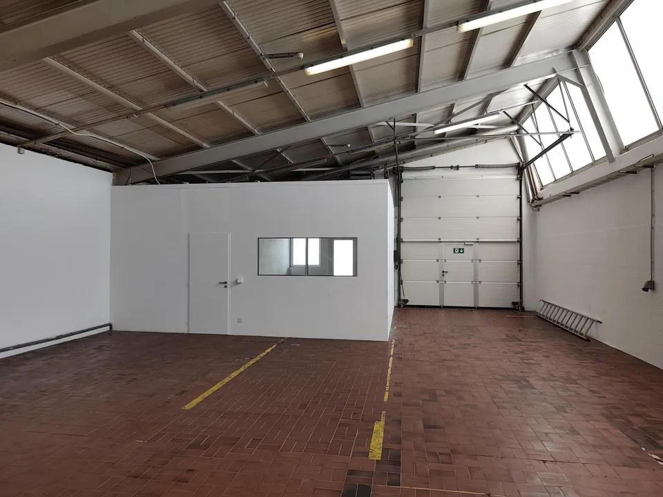 200 m² Industriehalle mit Büros zur Miete in Bouveret