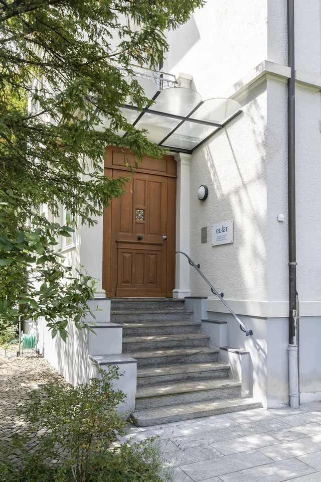 Repräsentative Bürovilla am Zürichsee  Single Tenant gesucht