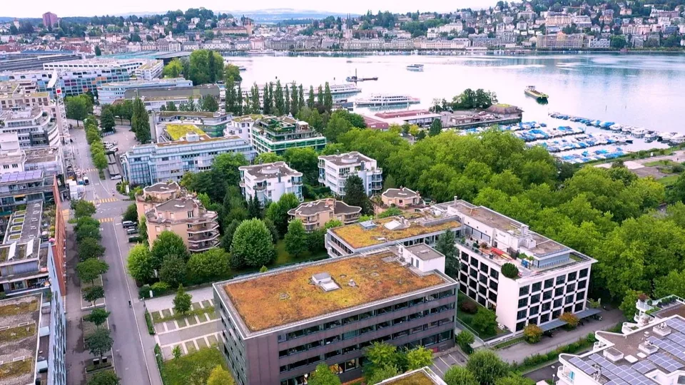 Your office space near the train station and lake!