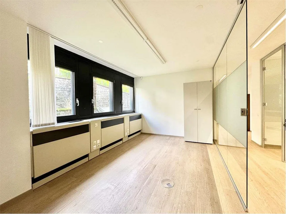 Büro in Lugano, 100 Meter zu Fuß vom Stadtzentrum