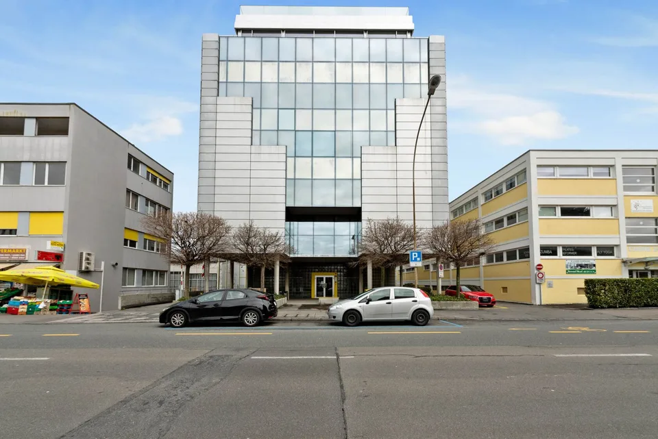 Laboratorio/Magazzino 68m2 a Renens – Vicino all'Autostrada/Stazione – Contratto di locazione flessibile