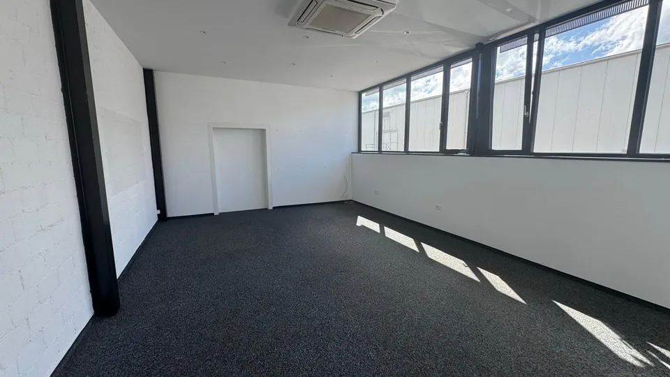 Office and commercial space for rent on the ground floor