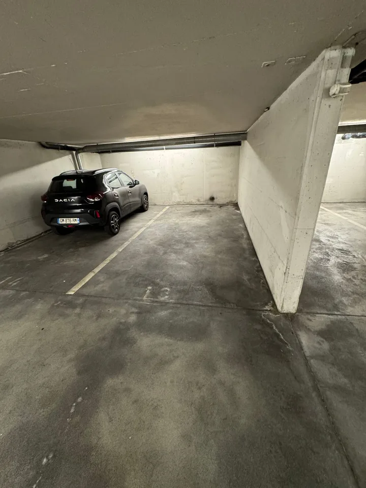 Place de Parking souterrain à louer à Genève