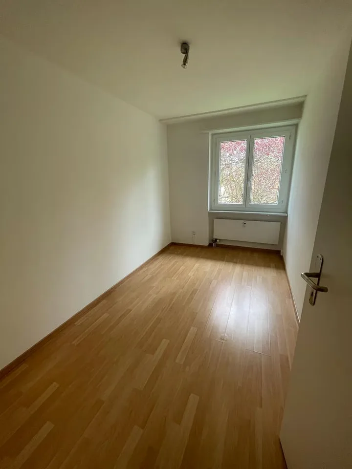 Grosszügige 5.5-Zimmerwohnung in Ipsach / Spacieux appartement de 5,5 pièces à Ipsach – Foto 9 von 12