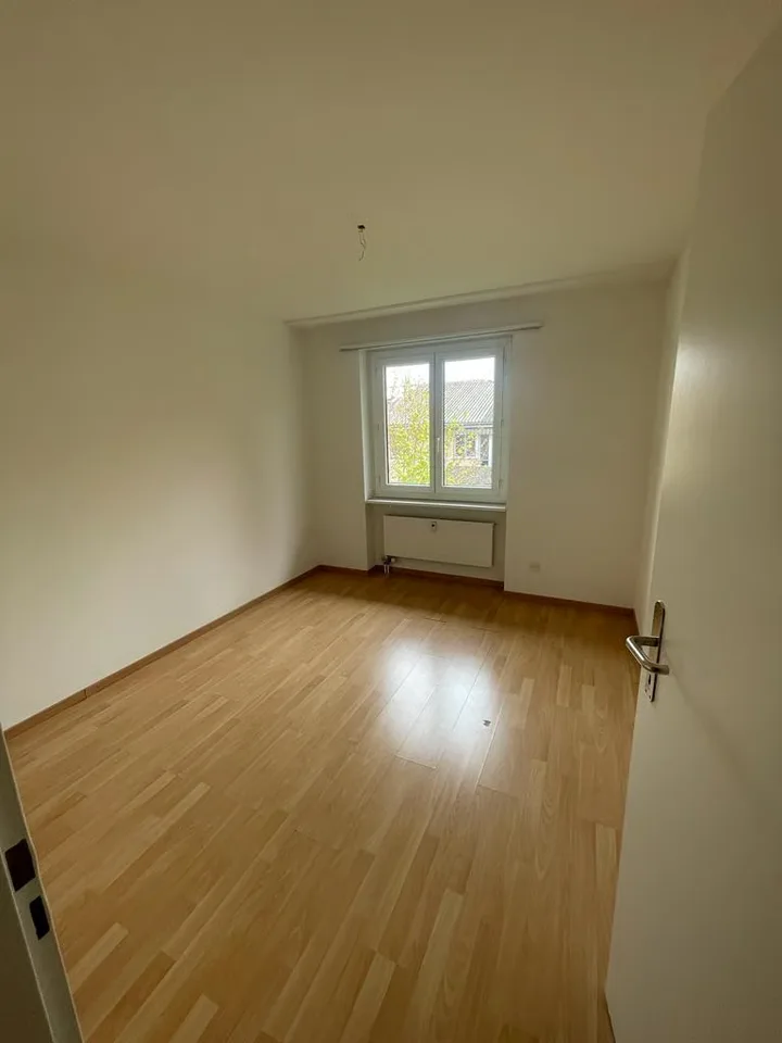 Grosszügige 5.5-Zimmerwohnung in Ipsach / Spacieux appartement de 5,5 pièces à Ipsach – Foto 7 von 12