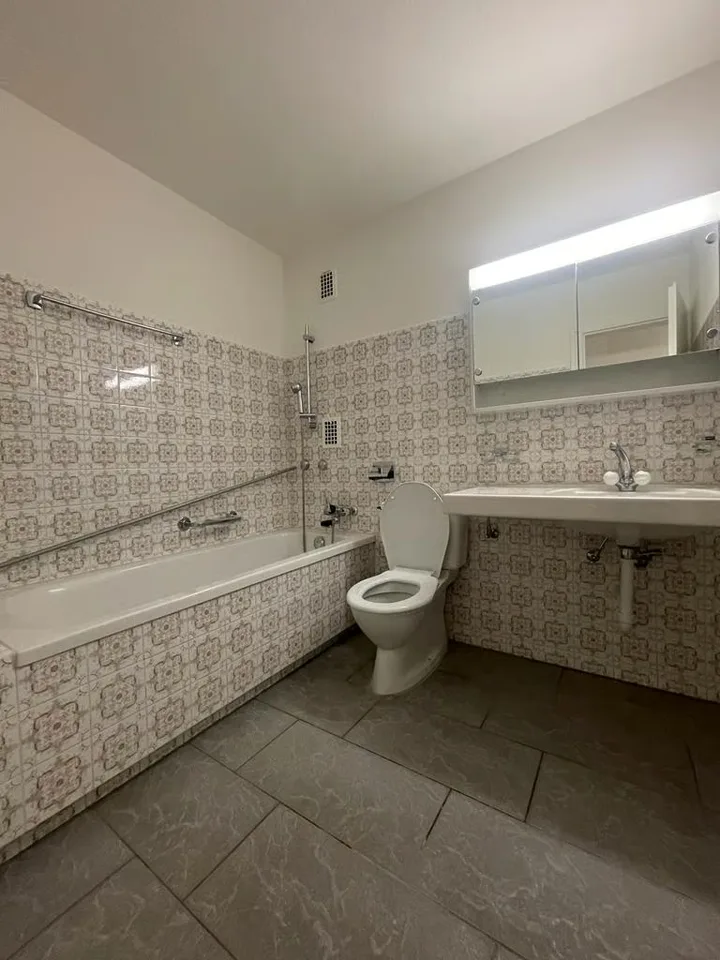 Grosszügige 5.5-Zimmerwohnung in Ipsach / Spacieux appartement de 5,5 pièces à Ipsach – Foto 4 von 12