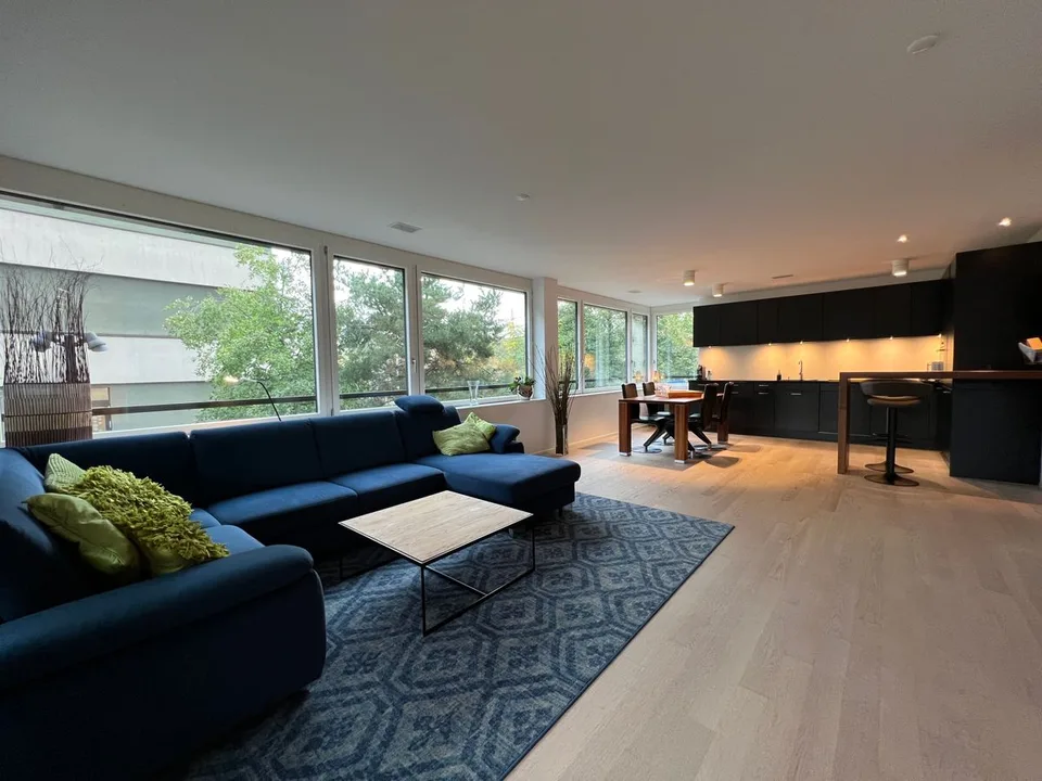 Möblierte, moderne 2.5 Zimmer Wohnung