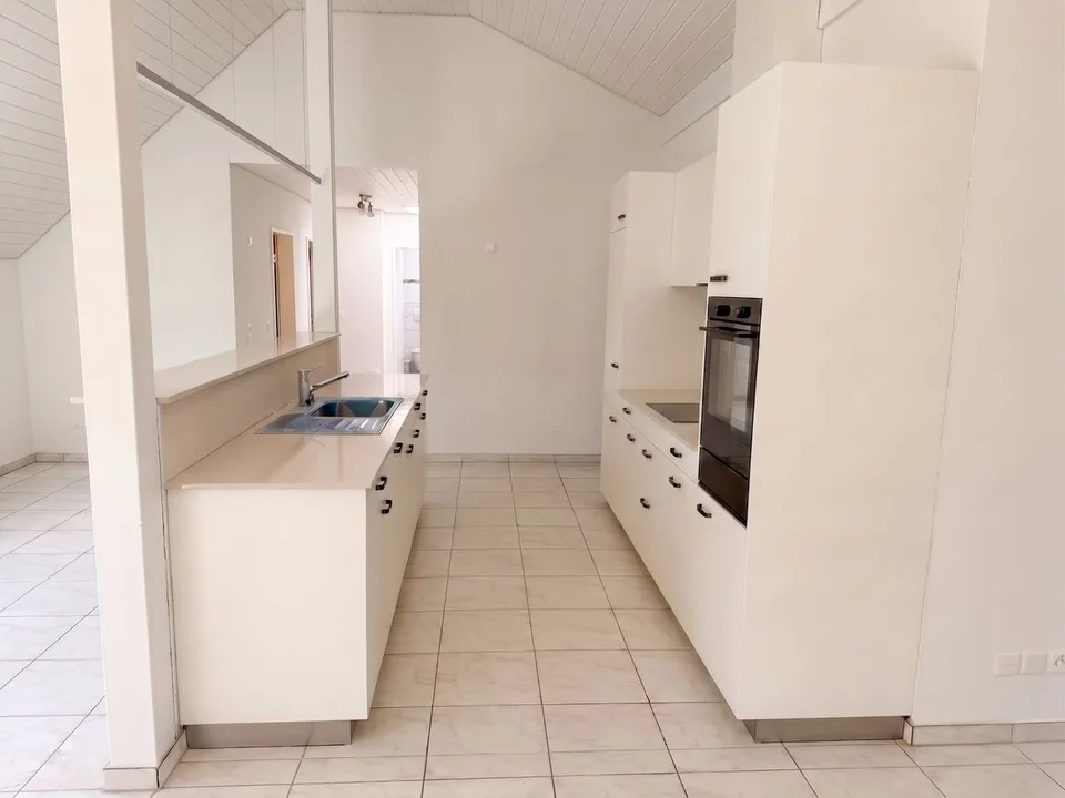 HELLE DACHWOHNUNG MIT BRANDNEUER KÜCHE - JETZT CHF 100 GÜNSTIGER! Neu: CHF 1'750/Monat (+ CHF 340 NK)