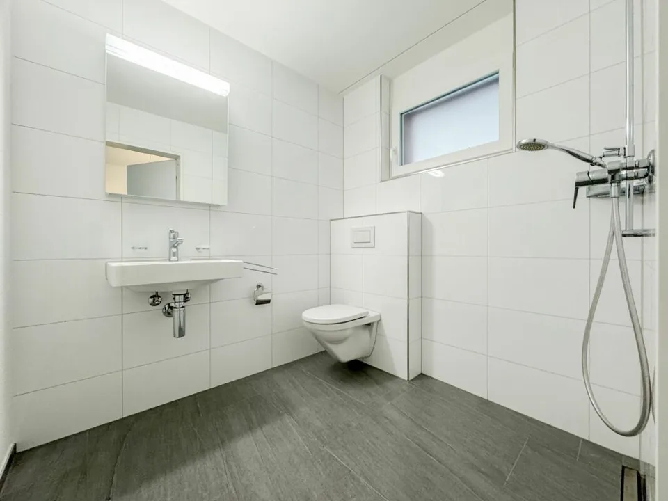Espace commercial (94 m²) au rez-de-chaussée à Seengen
