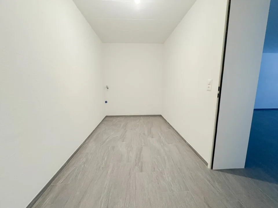 Espace commercial (94 m²) au rez-de-chaussée à Seengen