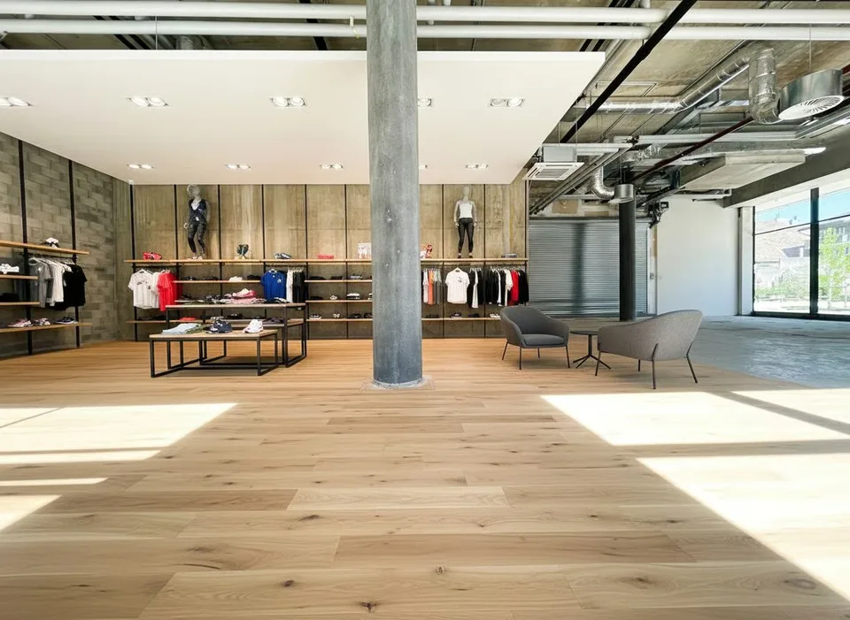 Zu vermieten - Neue Verkaufsfläche von 246 m² im Herzen von Rolle - Rue du Temple – Foto 2 von 9