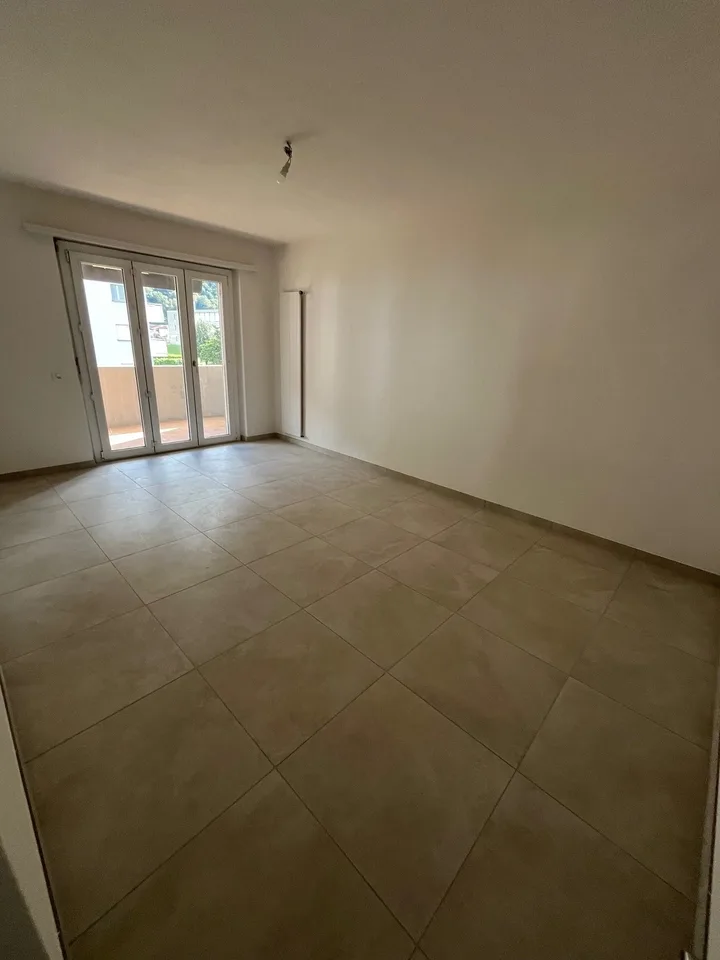 CADENAZZO - Großes 4.5-Zimmer-Apartment komplett renoviert