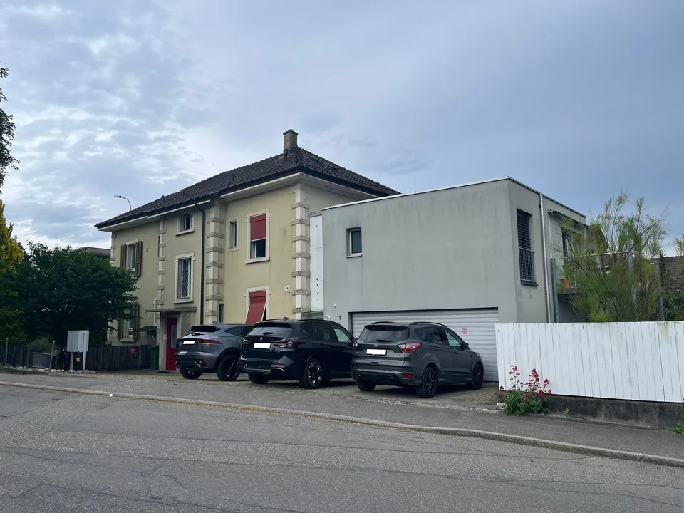 Place de parking extérieure à louer - située au centre de Langendorf