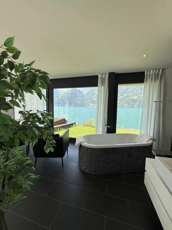 Vacanze al lago di Lucerna con parco privato direttamente sul lago