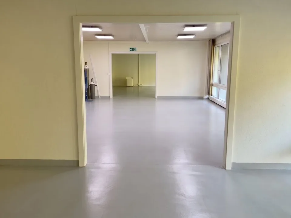 Locaux commerciaux attrayants entre Zurich et Zoug - utilisables de manière flexible